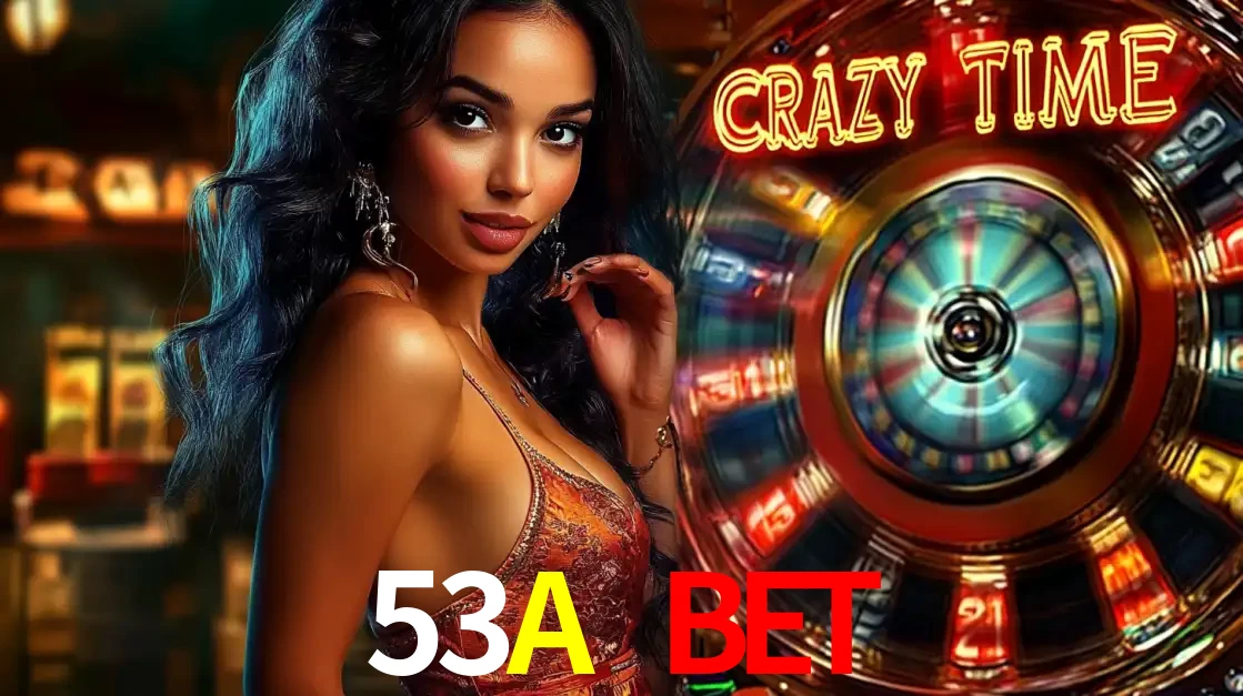Mulher elegante ao lado da vibrante roda da fortuna do jogo de cassino ao vivo Crazy Time, um dos game shows mais populares e cheios de prêmios do 53A BET.